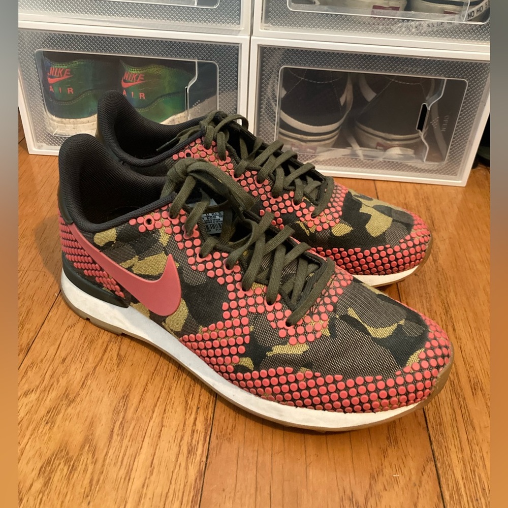 Nike Internationalist